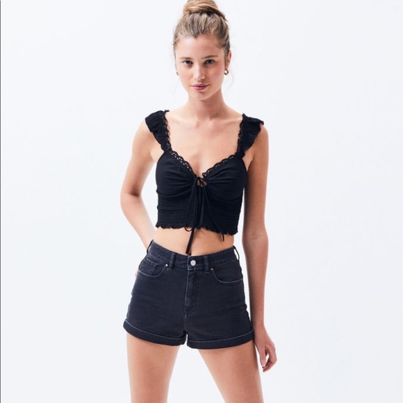 la hearts keyhole smocked top